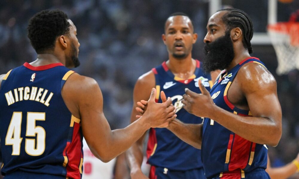 Mitchell tiene una segunda mitad histórica y Cavaliers empatan la serie