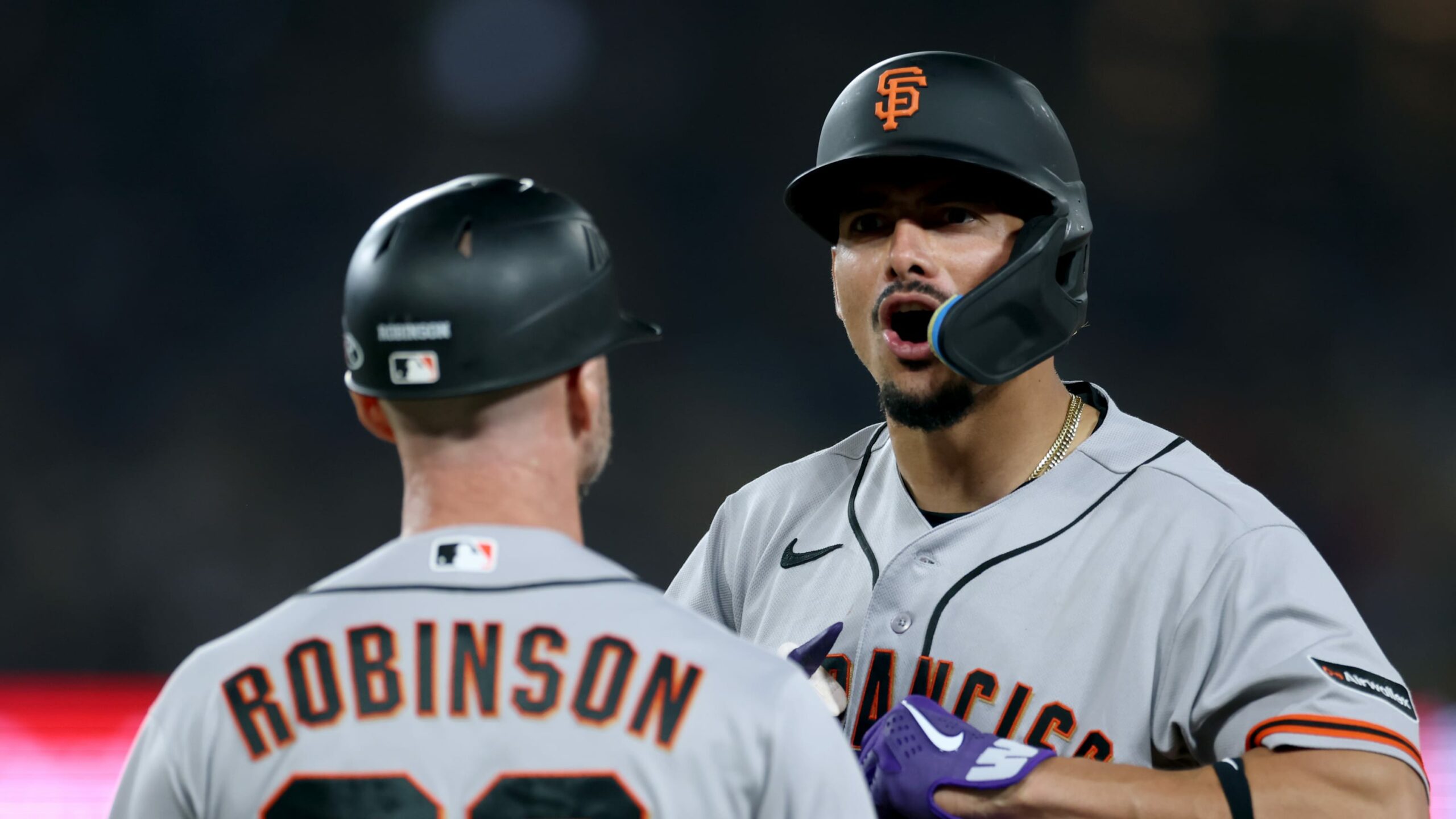 Devers y Adames comandan victoria ante Dodgers en primer partido de la serie
