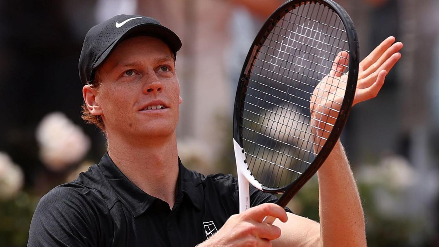 Sinner alcanza victoria 32 y rompe récord de Djokovic, avanza a semis en Roma