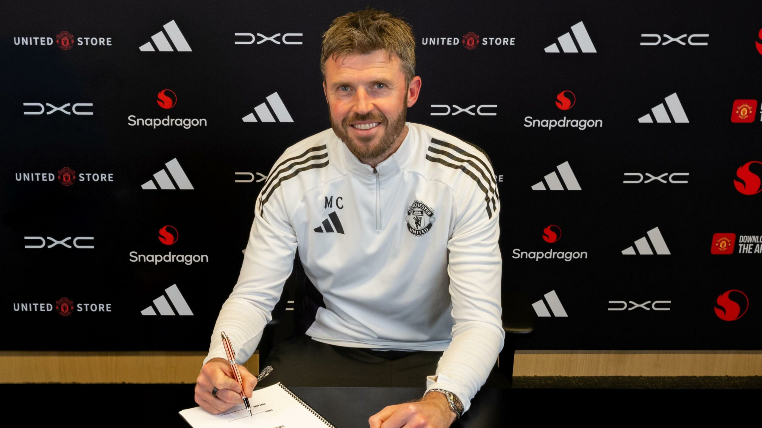 Manchester United nombra a Carrick como entrenador permanente