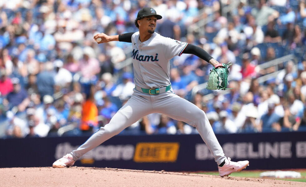 Eury Pérez sale lesionado tras pitchar cuatro entradas de 9 ponches ante Blue Jays