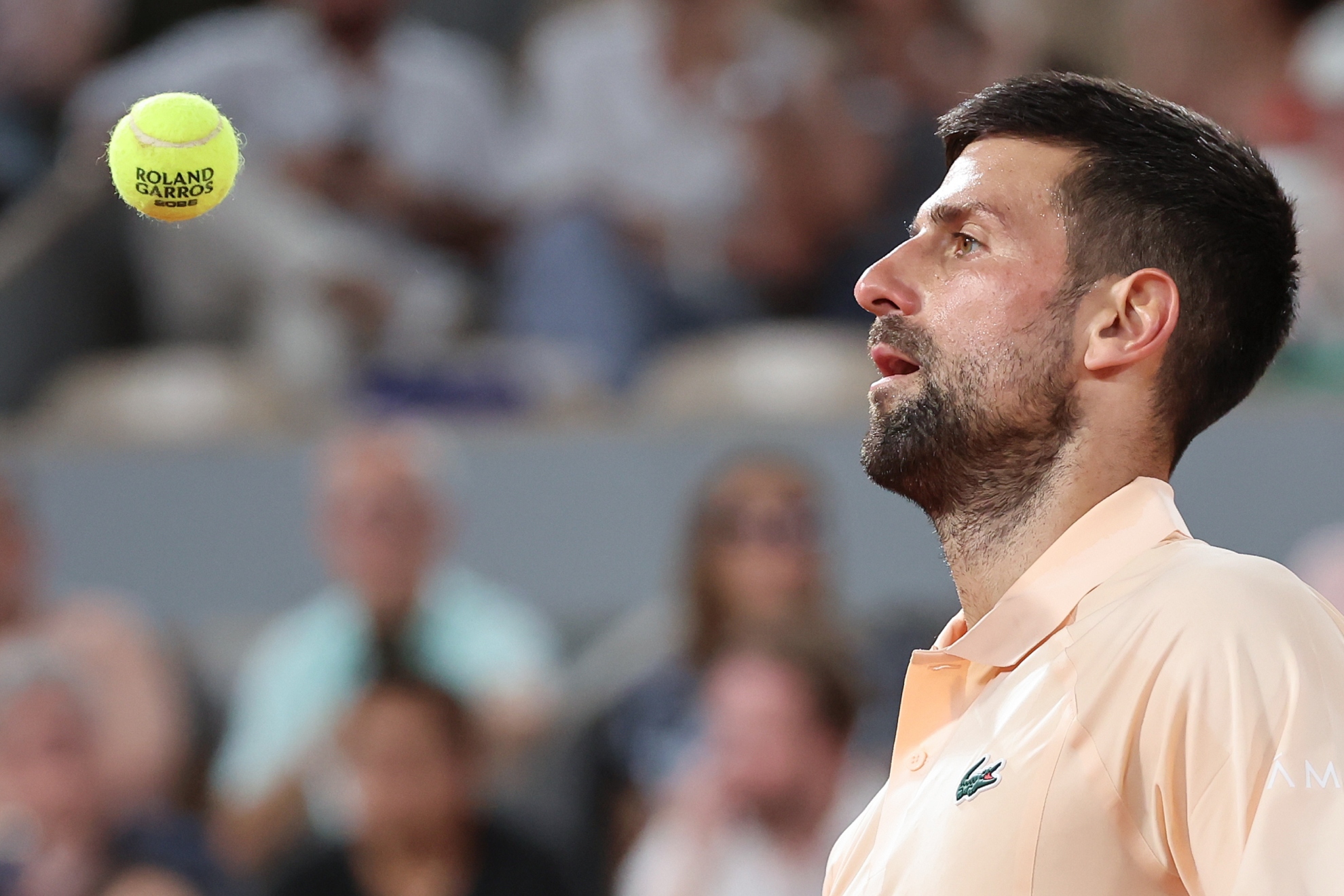 Djokovic avanza a tercera ronda de Roland Garros tras eliminar a otro francés