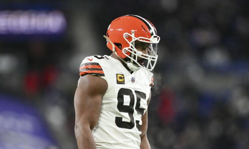 Browns traspasan a Garrett a los Rams a cambio de primeras rondas y Verse