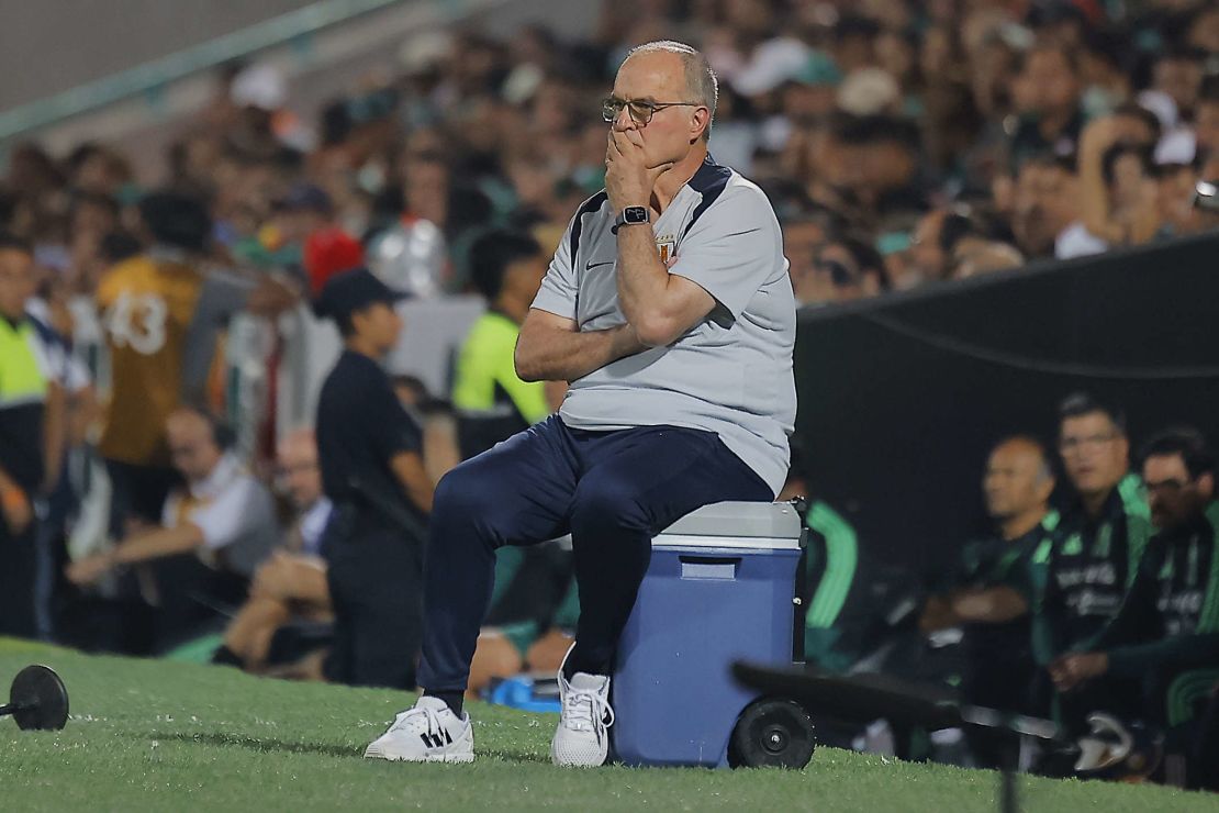 Marcelo Bielsa defiende su convocatoria y niega problemas con Suárez y Nández