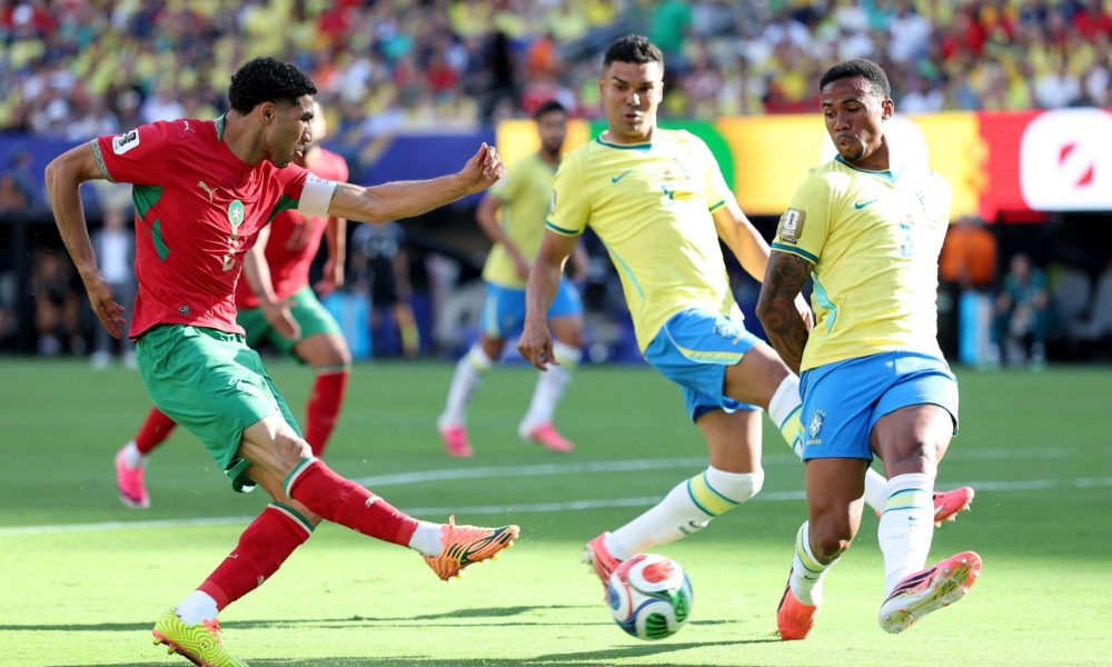 Brasil y Marruecos empatan a un gol por bando en duelo de titanes