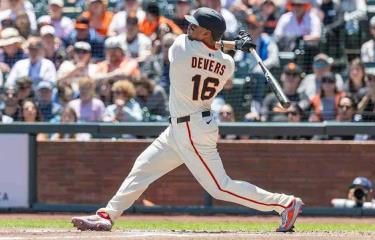 VIDEO: Poder dominicano: Rafael Devers conecta dos jonrones y comanda blanqueada de los Gigantes ante los Bravos