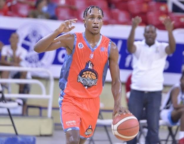 Administrador de EGEHID recibe visita baloncestista Jassel Pérez