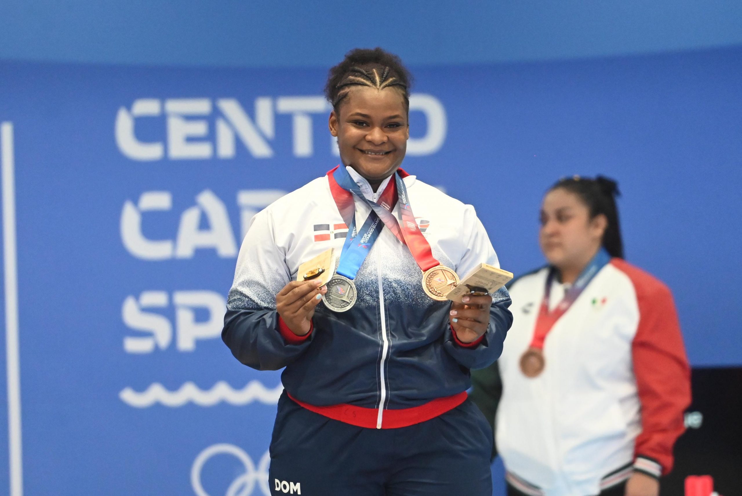 Crismery Santana gana plata y bronce en Halterofilia