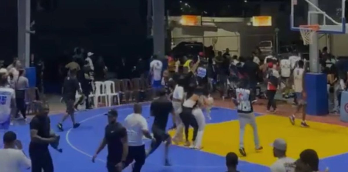 VIDEO: Violencia interrumpe juego de baloncesto en Villa Carmen y deja dos personas heridas
