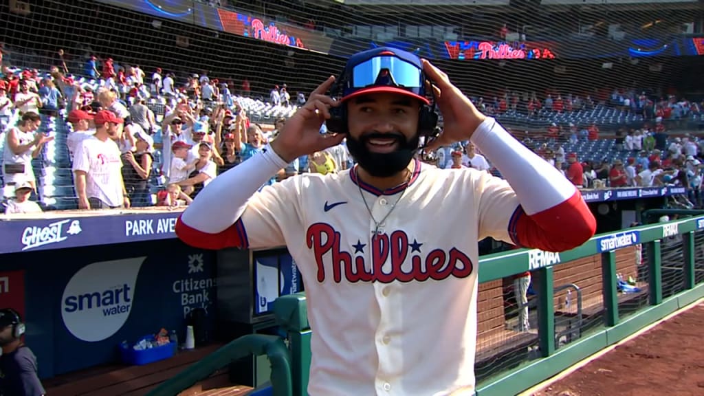 Derek Hill deja en el terreno a Toronto y los Phillies sobreviven en un maratón de 12 entradas