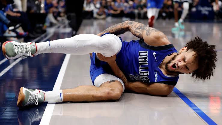 Mavericks siguen sin poner fecha al regreso de Dereck Lively II
