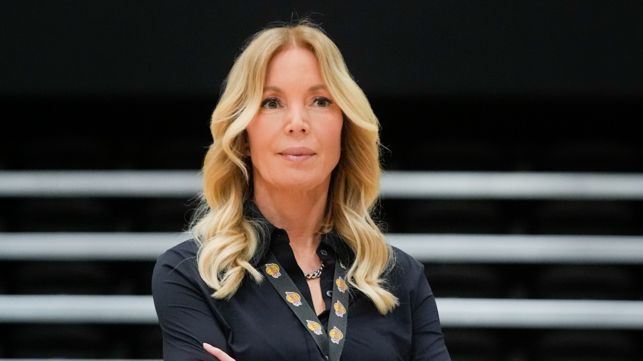 Jeanie Buss se prepara para luchar contra sus hermanos por la venta de las acciones de los Lakers