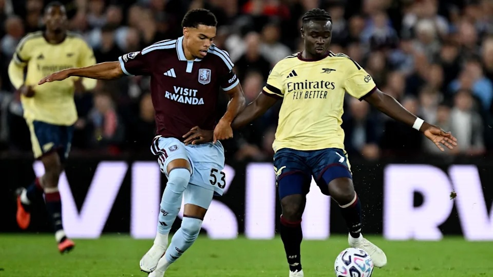 Arsenal vence al Aston Villa y mantiene su paso perfecto