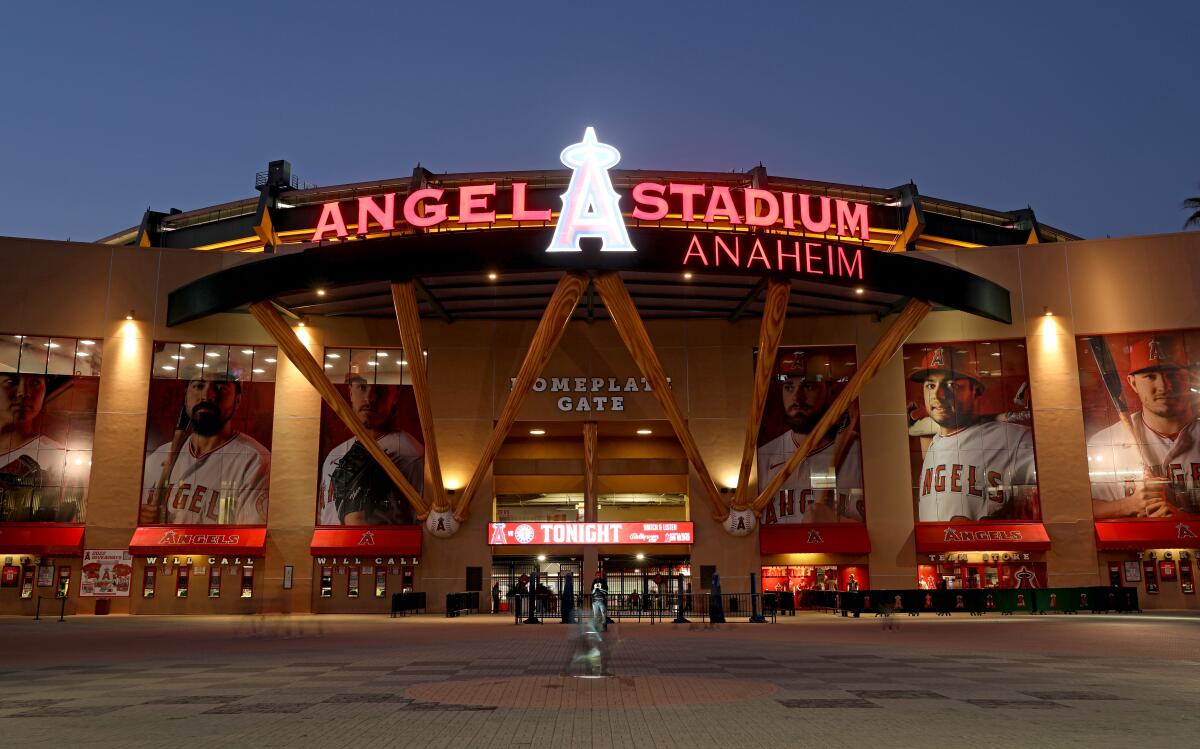 Los Angelinos cambiaran de dueño tras acuerdo con Kroenke Sports & Entertainment
