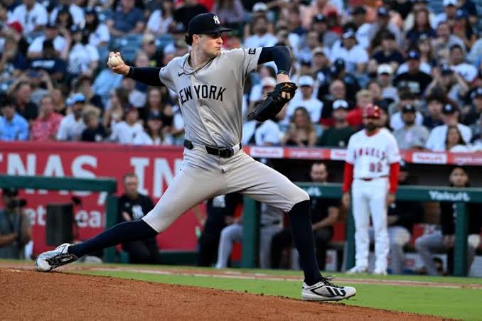Schlittler (9 K) domina por 8 innings y Yankees se imponen en extras