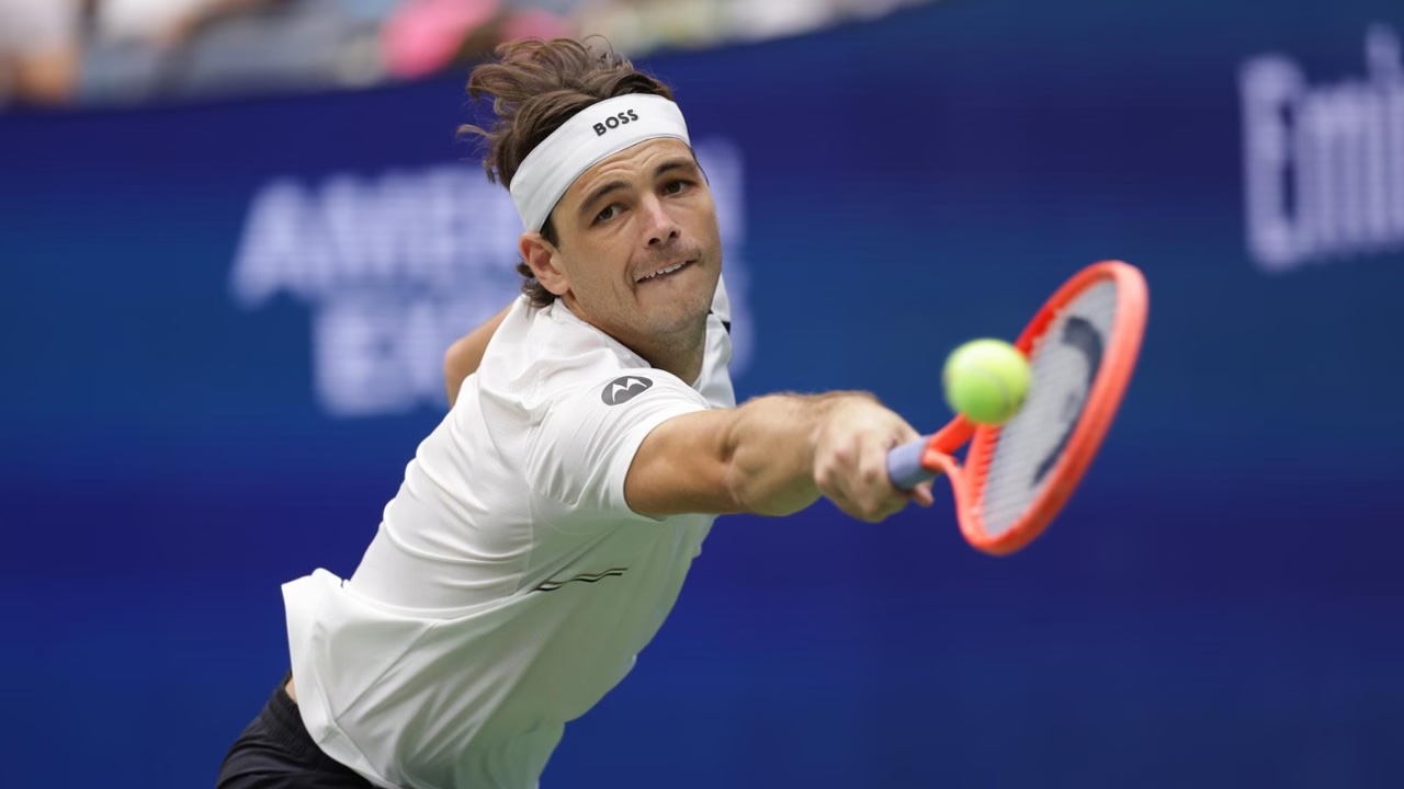 Taylor Fritz avanza con autoridad y se mete en la tercera ronda