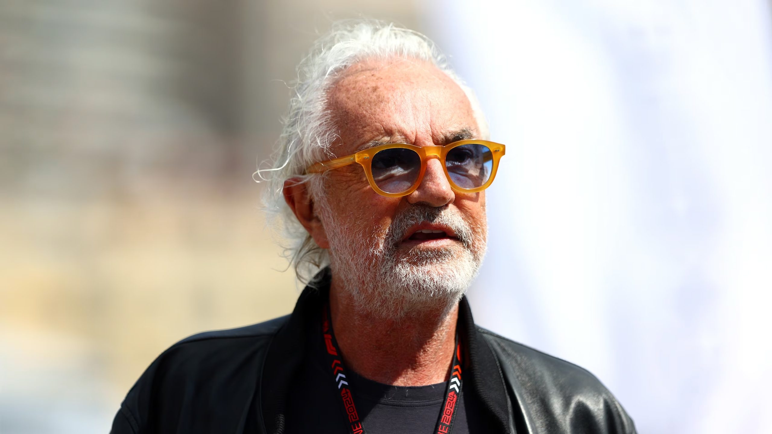 Briatore acusa a la FIA de falta de independencia y provoca una fuerte respuesta de McLaren