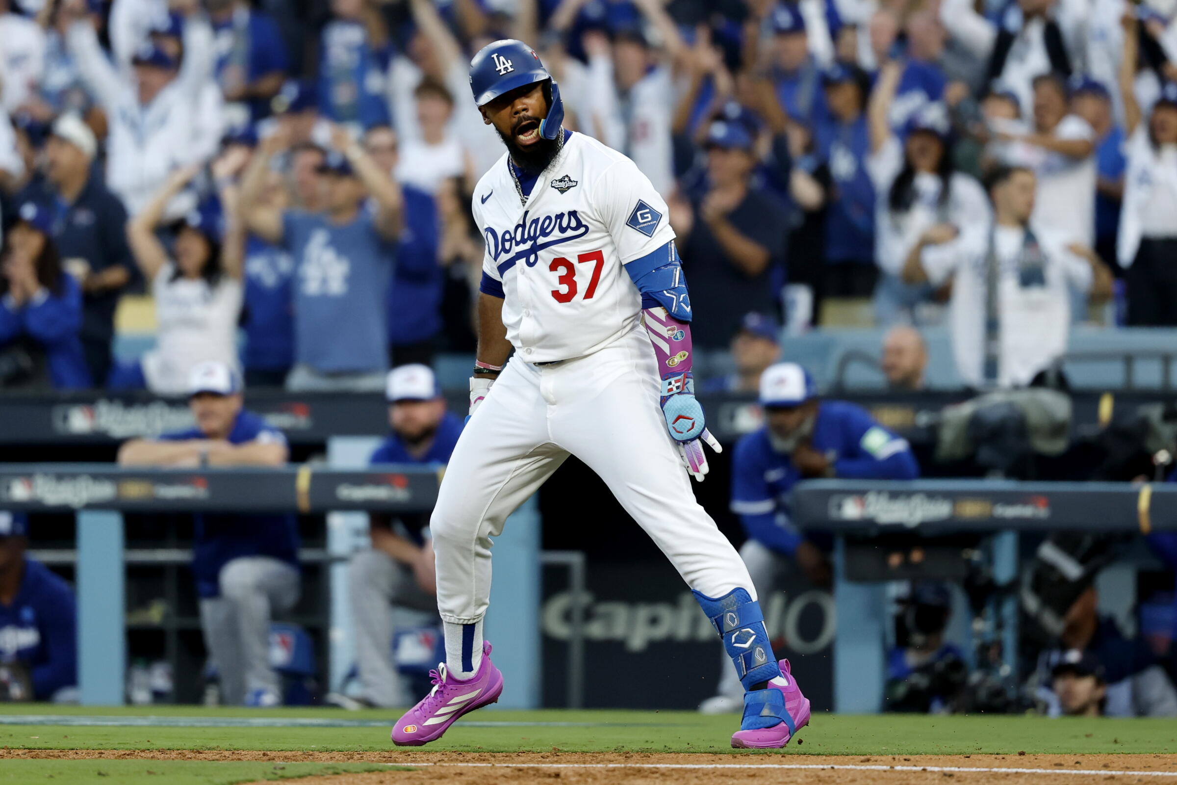 Teoscar Hernández vuelve a ser protagonista y los Dodgers evitan la barrida