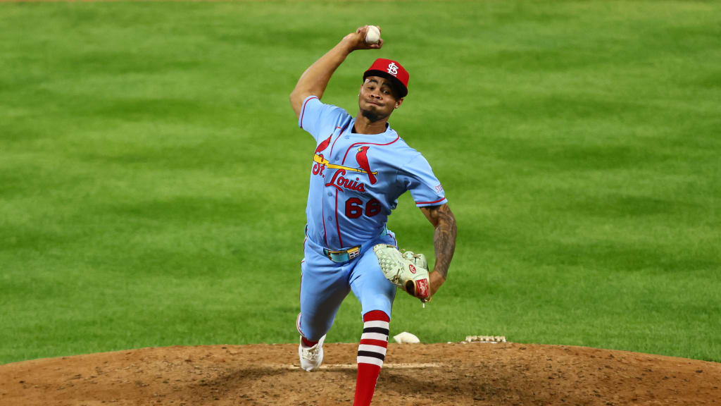 Cardenales se unen en apoyo al novato Hancel Rincón tras polémica por su gorra