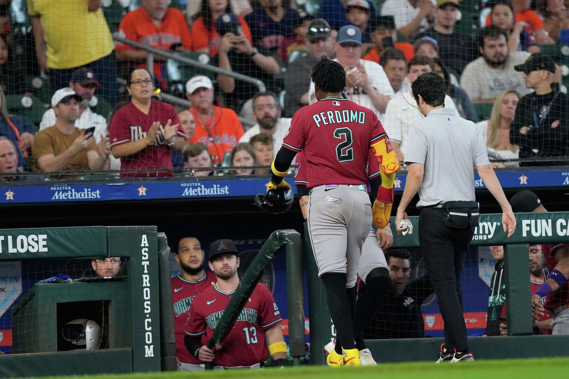 ¡Alivio para Perdomo! El dominicano vuelve a la alineación tras el pelotazo
