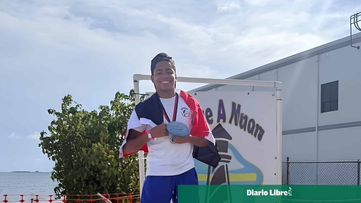 Miguel Eduardo Duvergé logra medalla de plata en el Cruce a Nado Internacional de la Bahía de Ponce - Diario Libre
