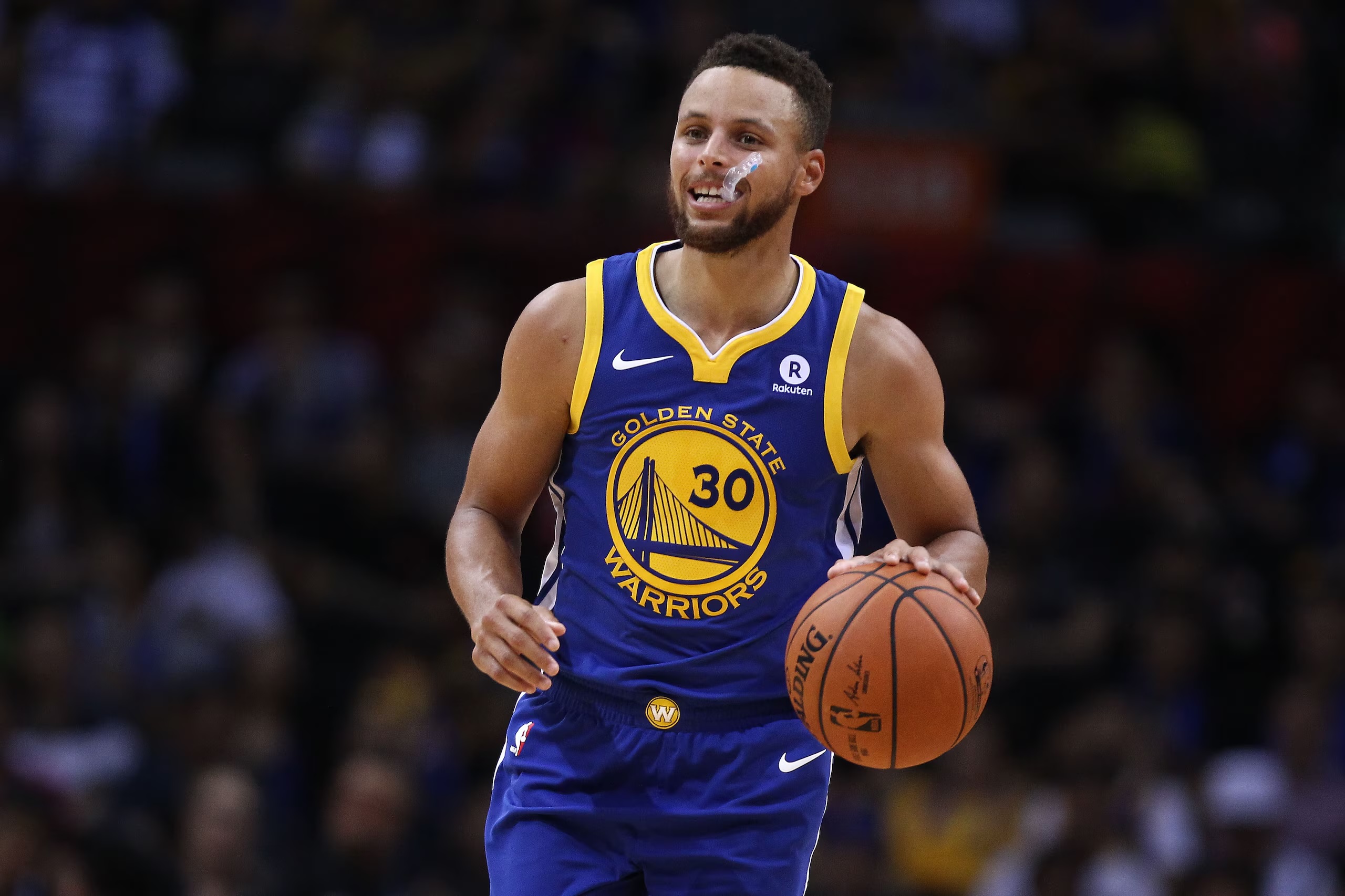 Stephen Curry enfrenta una temporada clave entre su rodilla y su futuro con Golden State