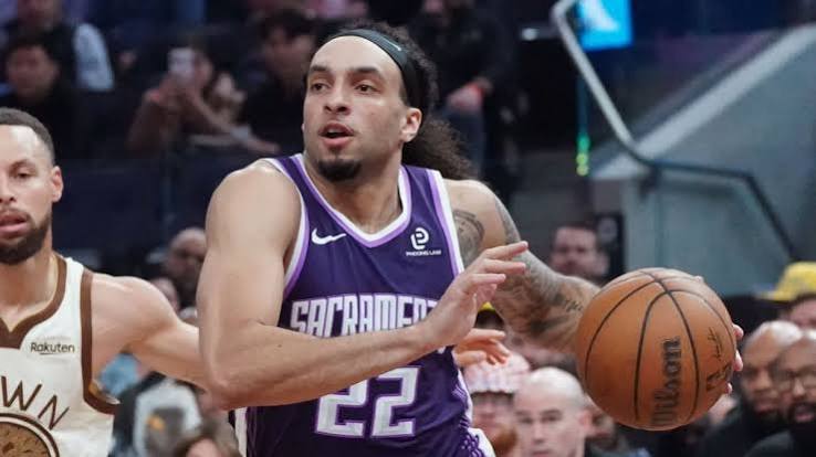 Los Celtics muestran interés en Devin Carter tras ser colocado en waivers