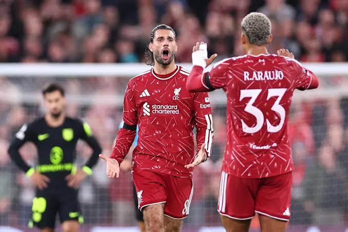Liverpool tropieza ante Fulham y deja escapar puntos en Anfield