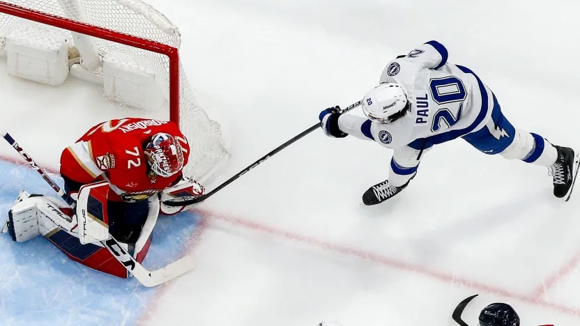 Bobrovsky pasa de enemigo a amigo de Raddysh, Paul en Toronto