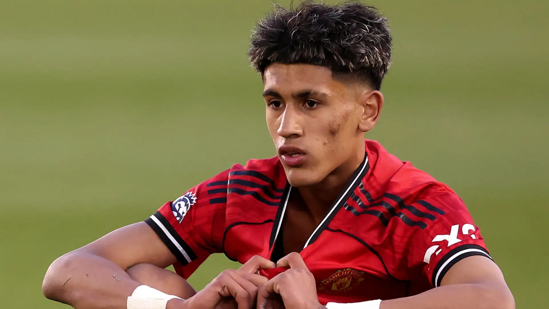 La joya de 15 años JJ Gabriel está cerca de dejar al Manchester United
