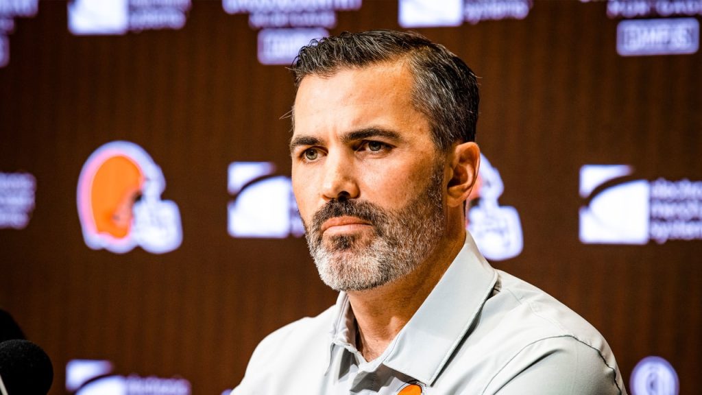 Stefanski mantiene abierta la competencia por el puesto de quarterback de Atlanta