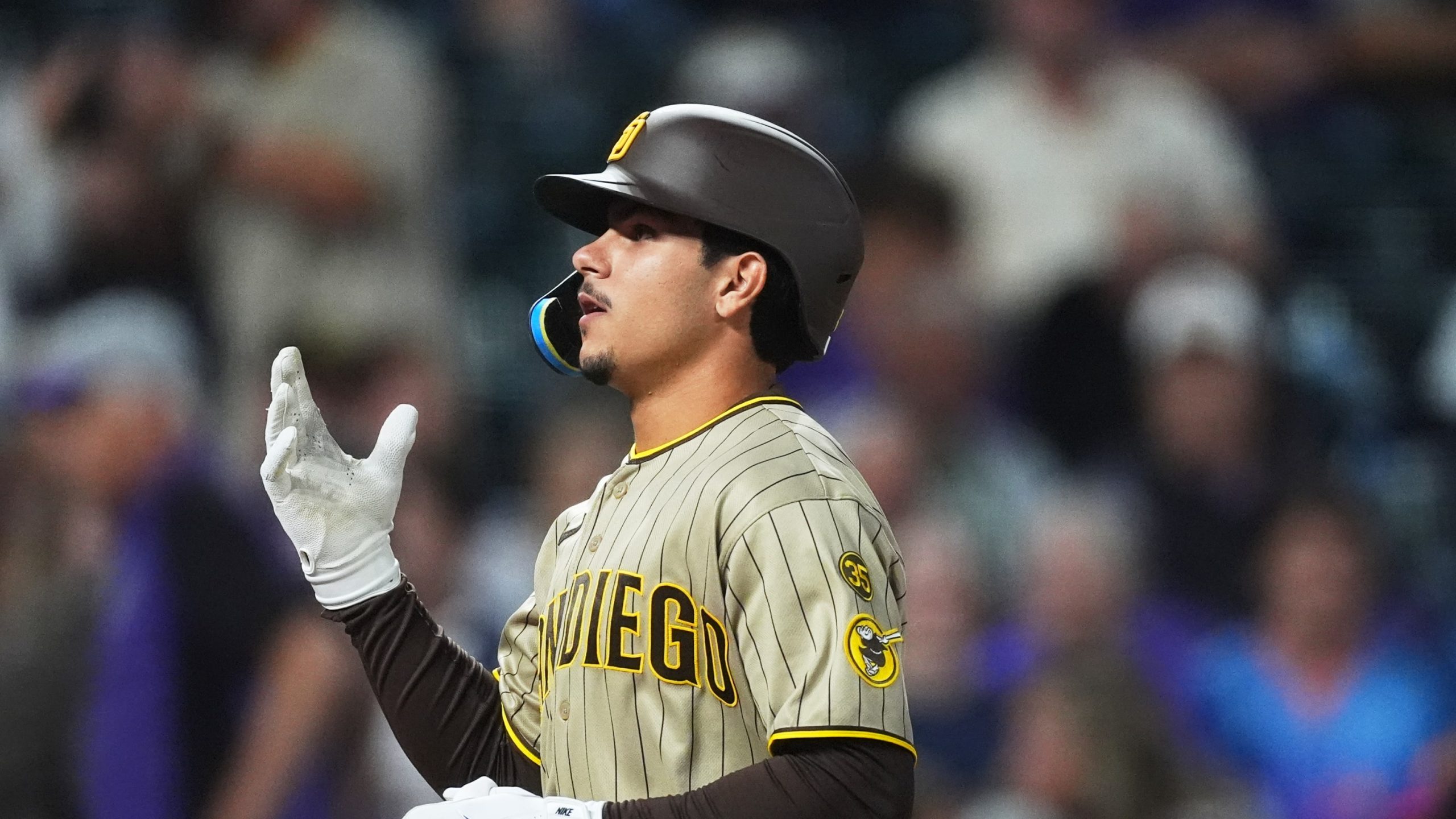 Salas hace historia con sus primeros 2 HR y Padres se afianzan en el 3er Comodín