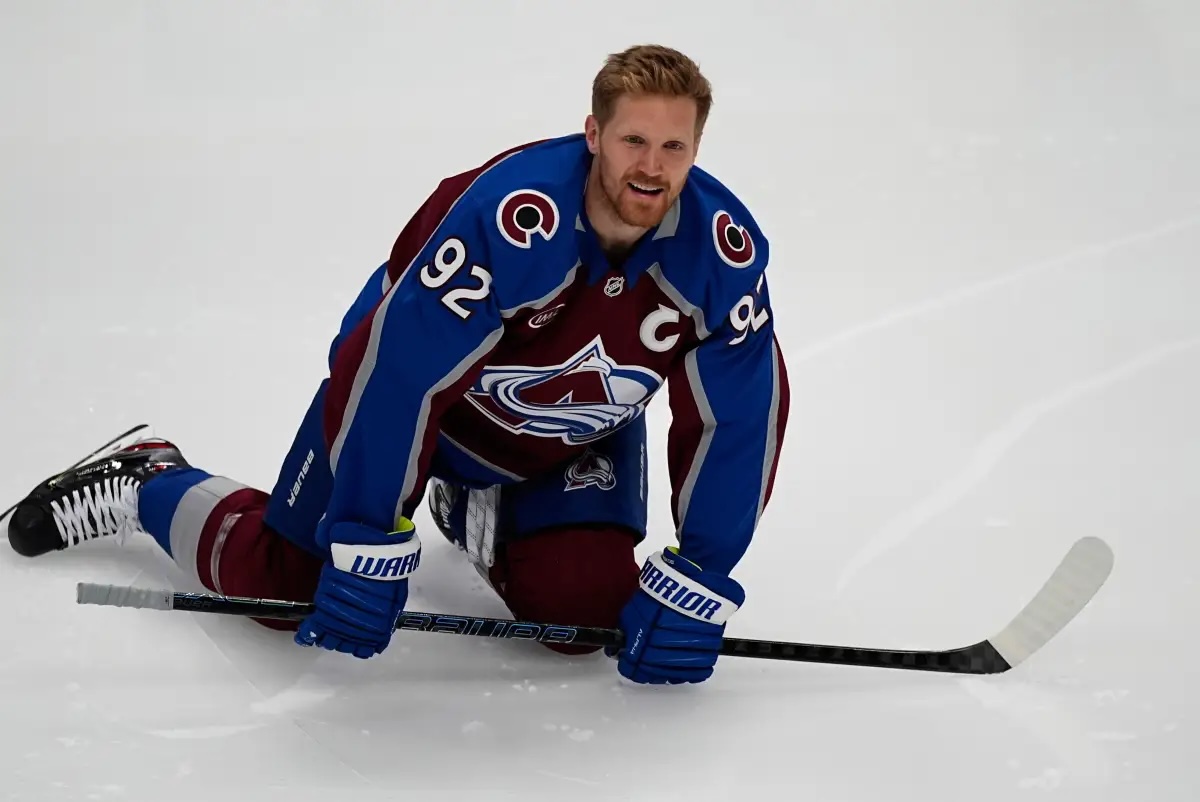 Landeskog llega renovado a la temporada: “Me siento muy bien”