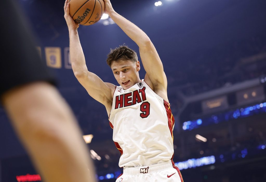 Pelle Larsson acuerda extensión de cuatro años y hasta $60 millones con Miami