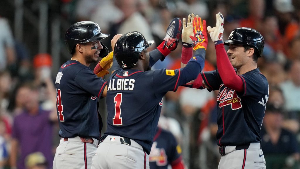 Jonrón clave de Yaz ayuda a los Bravos a conquistar el título del Este de la L.N.