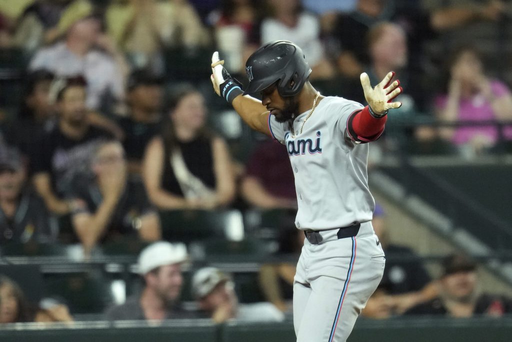 Otto López persigue dos grandes objetivos: título de bateo y 200 hits