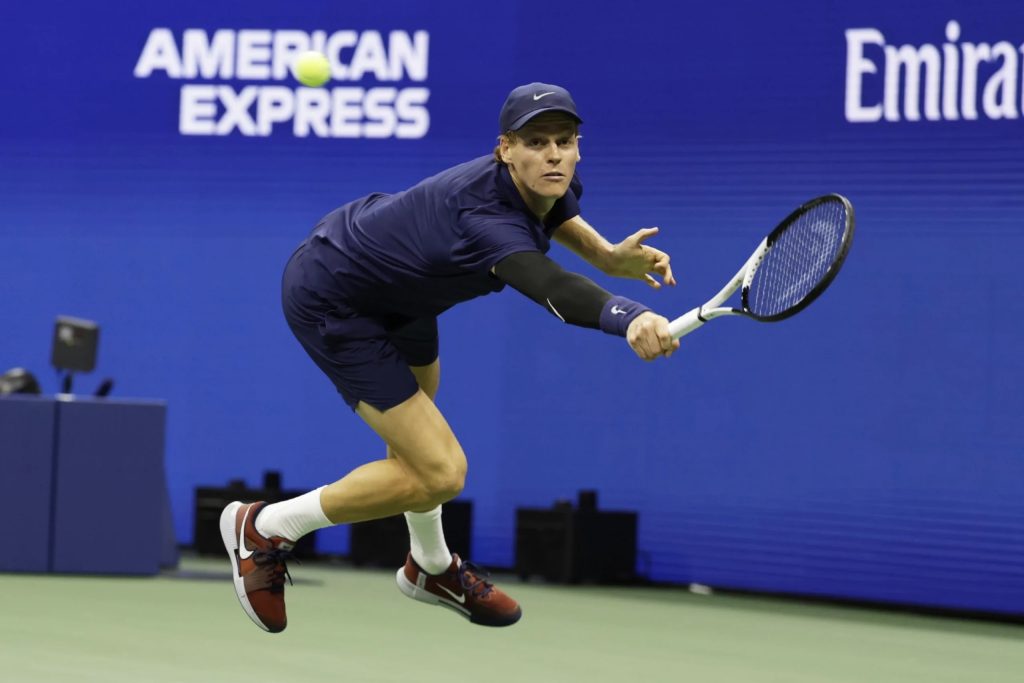 Jannik Sinner se retira del último Grand Slam del año por una lesión de rodilla