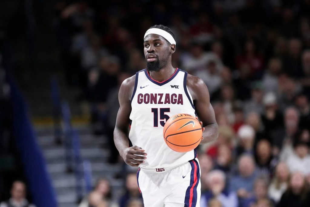 Warriors aseguran a Graham Ike con contrato de dos vías