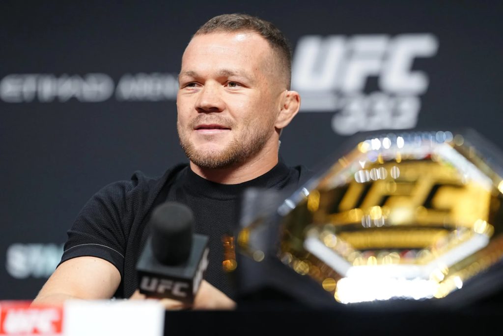 Canelo Álvarez calienta su regreso contra Christian Mbilli