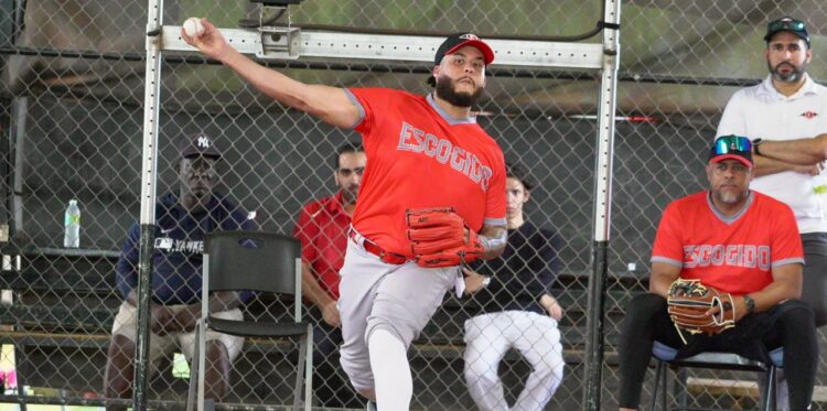 Leones reciben 35 jugadores en primer día de práctica