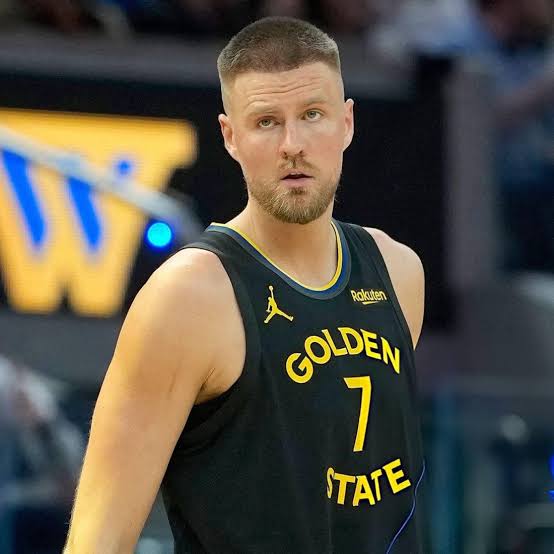 Kristaps Porzingis vuelve a quedar fuera por problemas de salud