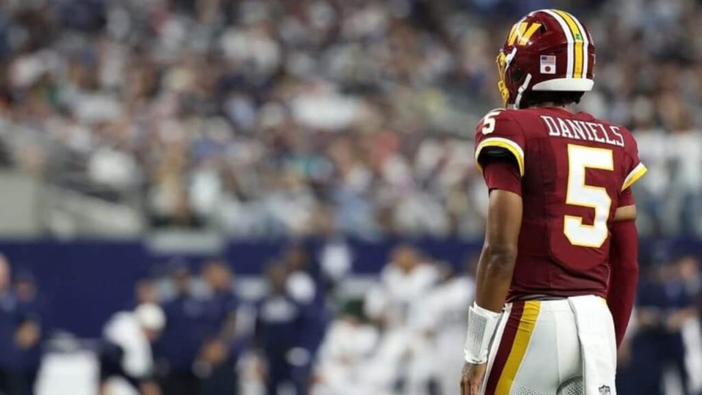 Jayden Daniels aplaza la cirugía de codo hasta después de la temporada