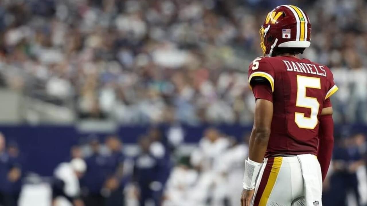 Jayden Daniels aplaza la cirugía de codo hasta después de la temporada