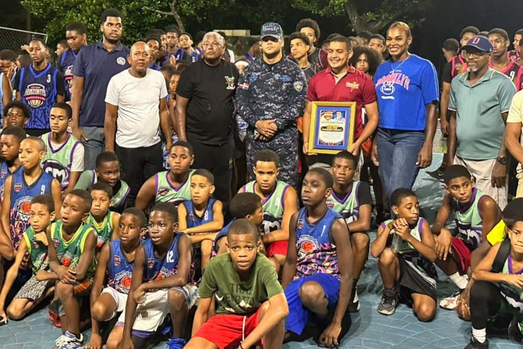 Inauguran campeonato de baloncesto de Nuevos Horizontes dedicado a José P. Monegro