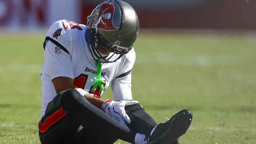 Tampa Bay recibe otro golpe: Jalen McMillan estará fuera entre seis y ocho semanas
