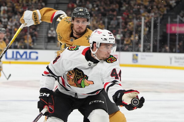 Jack Eichel comienza encendido: Vegas derrota 5-2 a Chicago