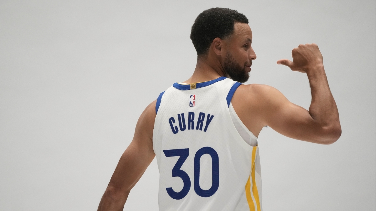 Stephen Curry despeja dudas sobre su rodilla en el inicio del campamento de Golden State