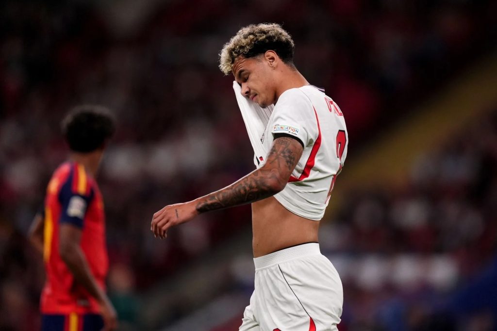 Baja sensible para Inglaterra: Nico O’Reilly abandona la concentración por lesión