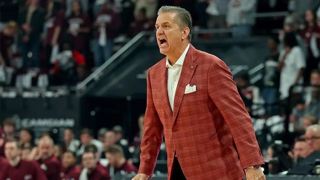 Calipari sorprende con revelación sobre los salarios de sus jugadores en Arkansas