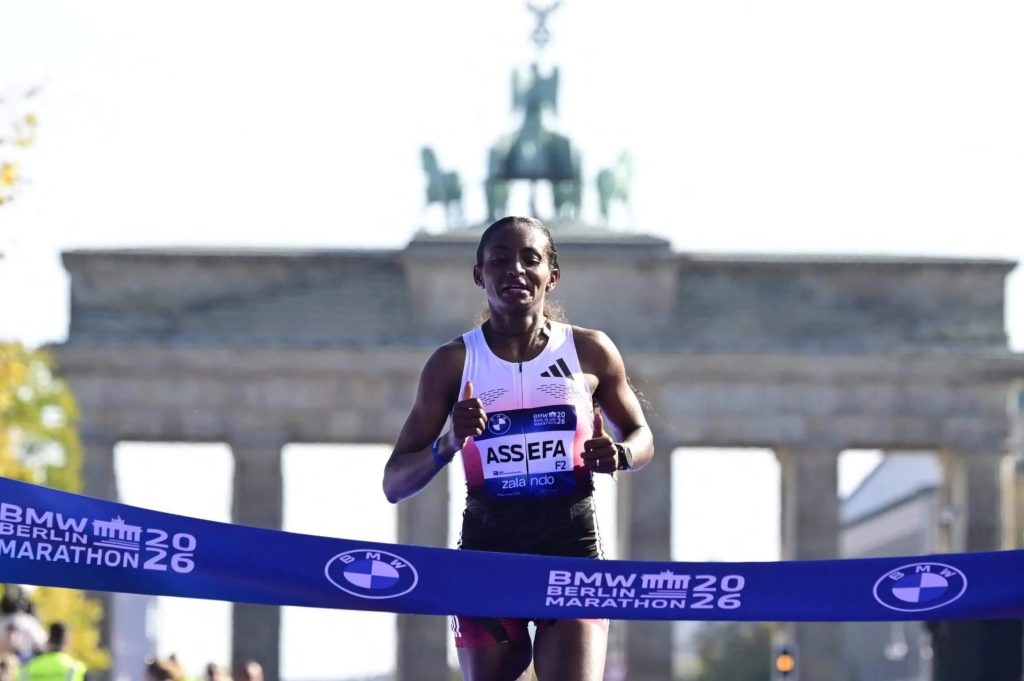 Tigst Assefa sufre una grave lesión tras su extraordinario Maratón de Berlín
